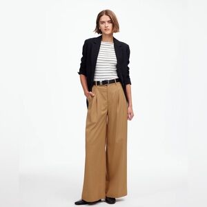 The Petite Harlow Superwide-Leg Trouser in Brushed Twill 00P fits a 0 to 2 camel